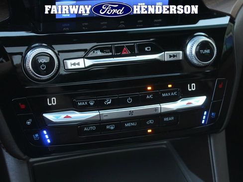 Used 2021 Ford Explorer King Ranch w/ Premium Technology Package image 28