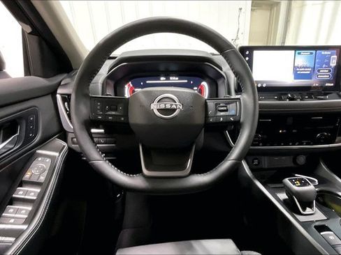 Used 2025 Nissan Rogue SL w/ Tech Package AWD/4WD image 5