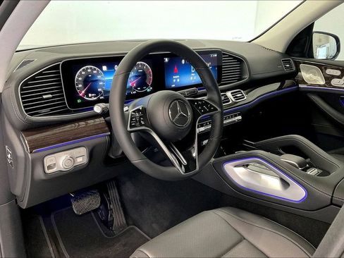 Used 2026 Mercedes-Benz GLS 450 4MATIC image 8