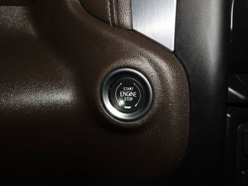 Certified 2021 GMC Sierra 1500 SLT w/ SLT Convenience Package image 17