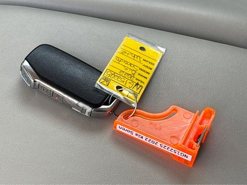 Used 2022 Kia Sorento S image 24