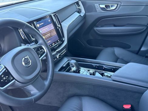 Used 2025 Volvo XC60 B5 Plus image 19