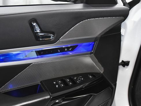 Used 2024 BMW 740i xDrive 740i xDrive image 11