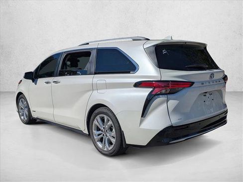 Used 2021 Toyota Sienna Platinum image 7