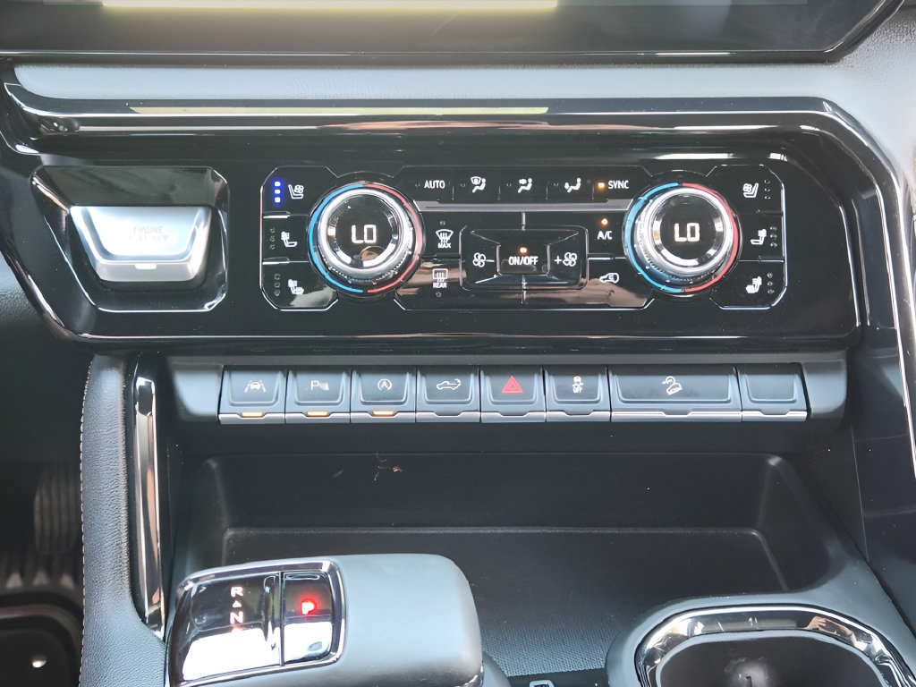 Used 2025 GMC Sierra 1500 AT4 w/ Technology Package AWD/4WD image 18