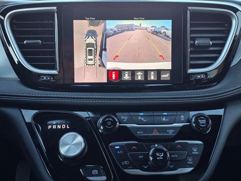Used 2024 Chrysler Pacifica Limited FWD image 26