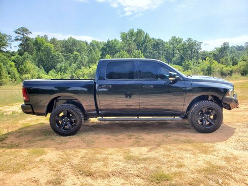 Used 2017 RAM 1500 Sport w/ Quick Order Package 26Q Night AWD/4WD image 10