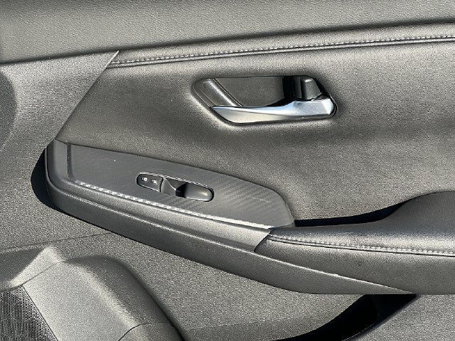 Used 2025 Nissan Sentra SV FWD image 11
