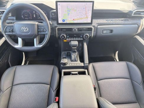 Used 2025 Toyota Tacoma Limited AWD/4WD image 16
