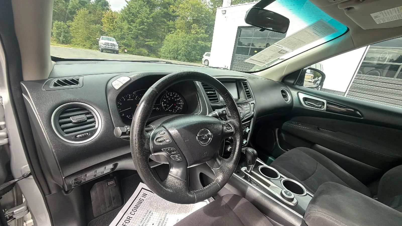 Used 2013 Nissan Pathfinder SV AWD/4WD image 16