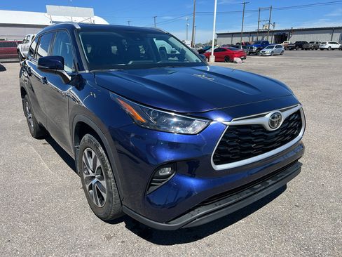 Used 2023 Toyota Highlander XLE AWD/4WD image 10