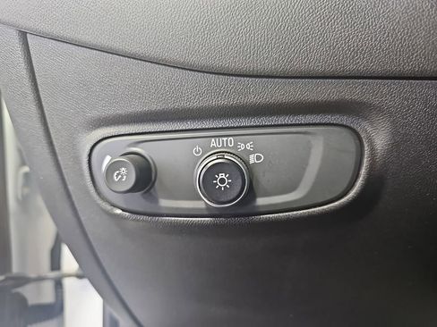 Used 2020 Chevrolet Equinox LS FWD image 24