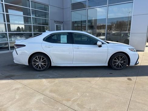 Used 2023 Toyota Camry SE image 8