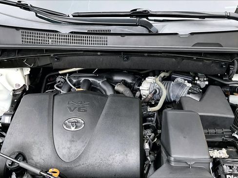 Used 2017 Toyota Highlander XLE AWD/4WD image 31