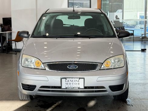 Used 2005 Ford Focus ZX3 Hatchback image 2