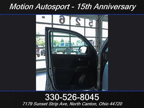 Used 2017 Toyota Tacoma SR5 AWD/4WD image 10