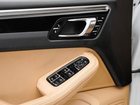 Used 2017 Porsche Macan image 8