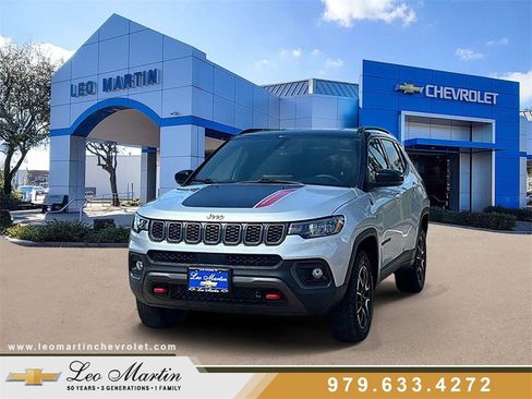 Used 2024 Jeep Compass Trailhawk image 1