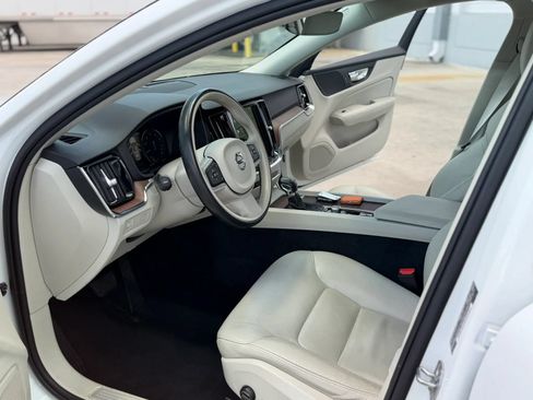 Used 2021 Volvo S60 T5 Momentum FWD image 18