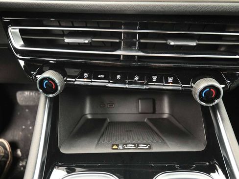 New 2026 Chevrolet Traverse LT image 8