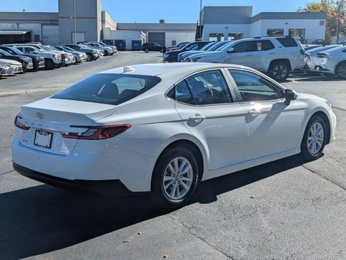 Used 2025 Toyota Camry LE image 7