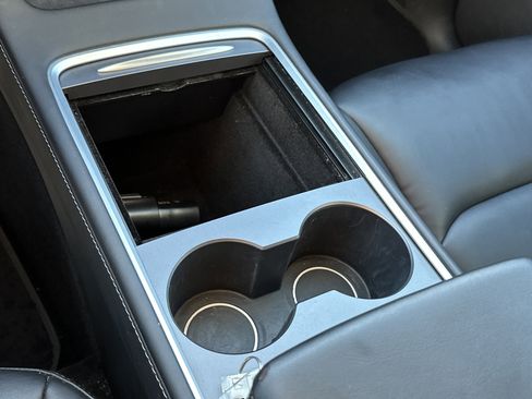 Used 2022 Tesla Model Y Performance image 23