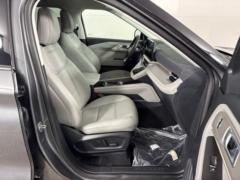 New 2026 Ford Explorer Active w/ Active Comfort Package RWD image 5