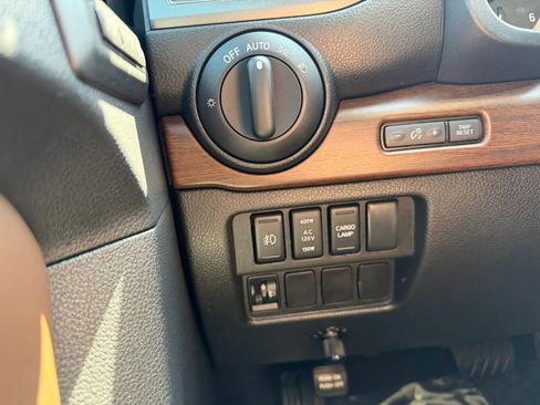 Used 2018 Nissan Titan Platinum Reserve w/ Platinum Utility Package image 18