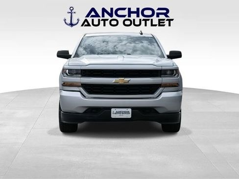 Used 2018 Chevrolet Silverado 1500 Custom w/ Custom Convenience Package RWD image 2
