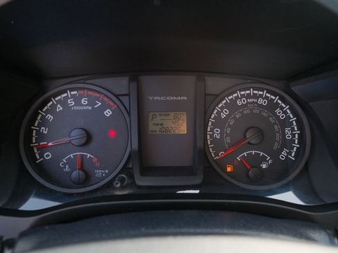 Used 2017 Toyota Tacoma SR image 17