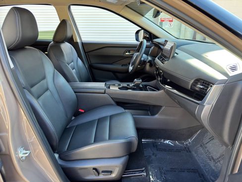 Used 2024 Nissan Rogue SL FWD image 14