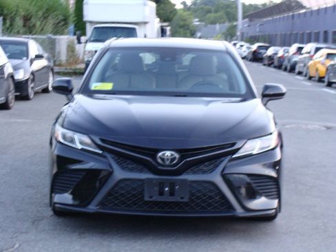 Used 2018 Toyota Camry SE FWD image 3