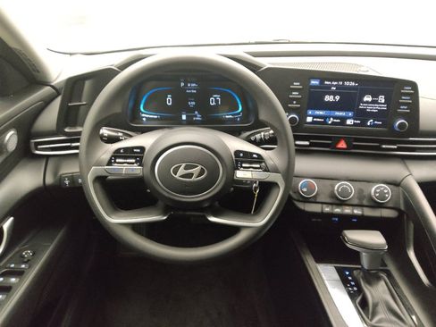 Used 2025 Hyundai Elantra SE FWD image 22