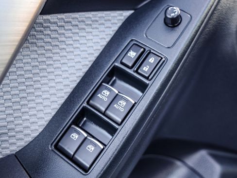 Used 2018 Subaru Forester 2.5i Premium w/ All-Weather Package image 9