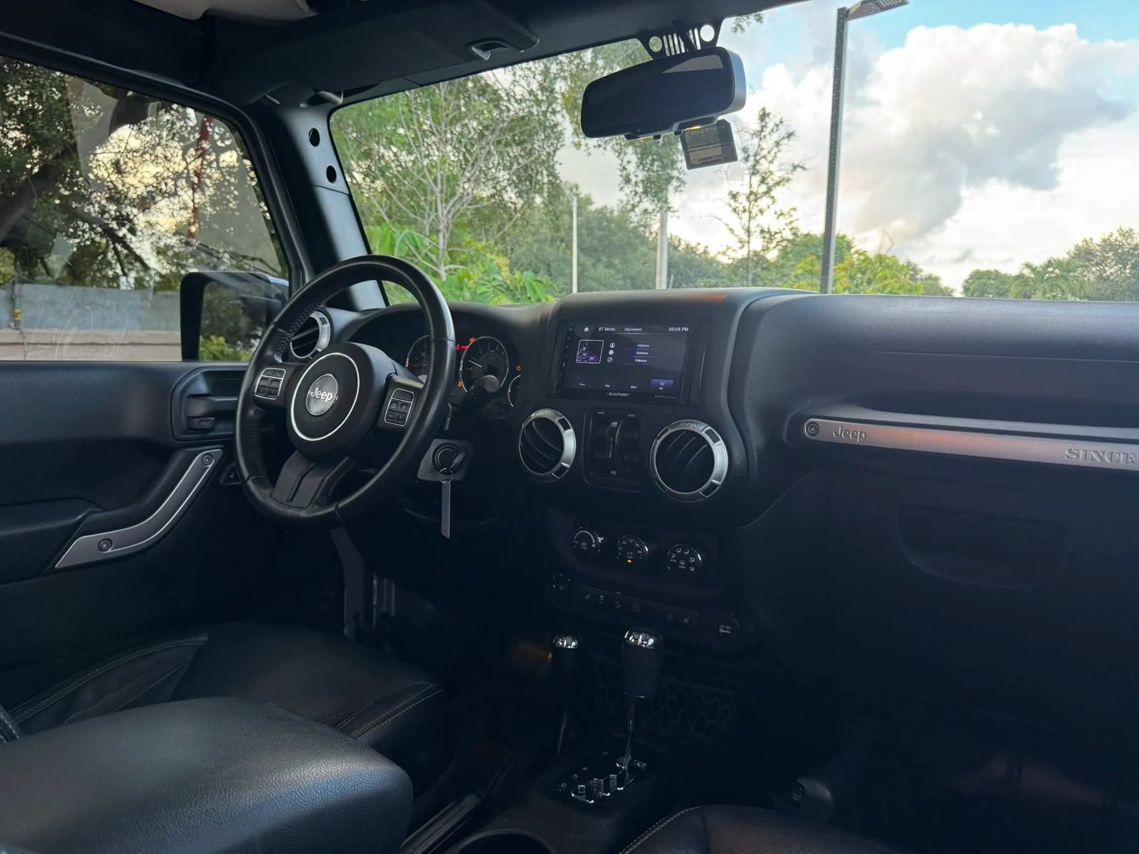 Used 2016 Jeep Wrangler Unlimited Sahara w/ Mopar Chrome Edition Group AWD/4WD image 28