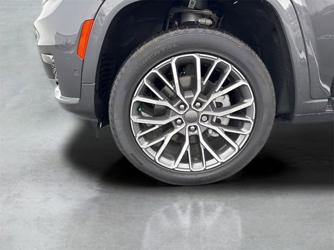 Used 2024 Jeep Grand Cherokee L Summit image 38