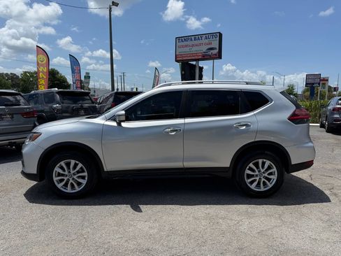 Used 2018 Nissan Rogue SV image 3