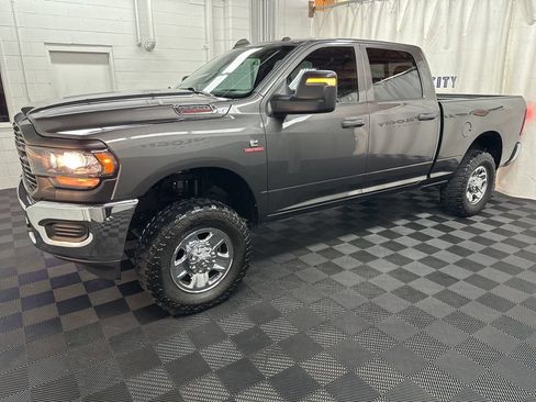 Used 2024 RAM 2500 Tradesman w/ Chrome Appearance Group AWD/4WD image 5