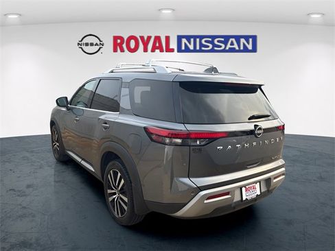 Used 2023 Nissan Pathfinder Platinum w/ Cargo Package image 5