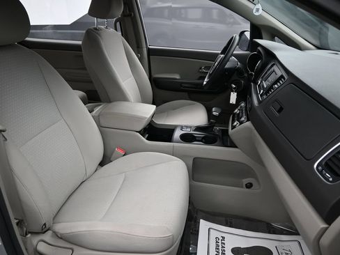 Used 2018 Kia Sedona L FWD image 31