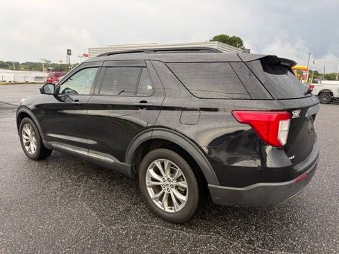 Used 2020 Ford Explorer XLT w/ Equipment Group 202A AWD/4WD image 8