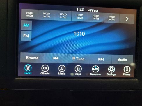 Used 2020 Chrysler Voyager L FWD image 25