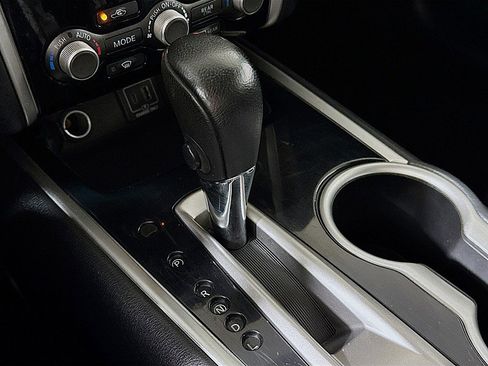 Used 2020 Nissan Pathfinder SV image 17