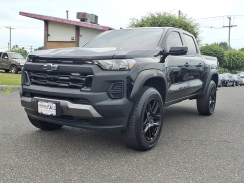 Used 2023 Chevrolet Colorado Trail Boss w/ Technology Package AWD/4WD image 3