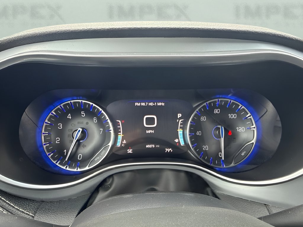 Used 2025 Chrysler Pacifica Limited FWD image 18