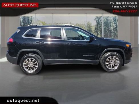 Used 2019 Jeep Cherokee Latitude Plus w/ Cold Weather Group AWD/4WD image 4