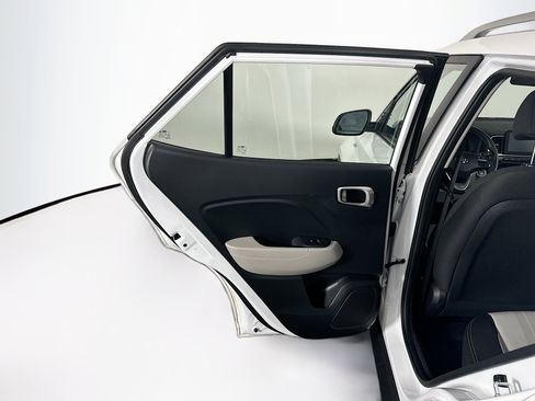Used 2025 Hyundai Venue SEL FWD image 26
