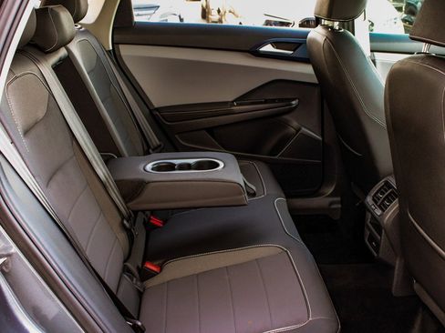 Used 2024 Volkswagen Taos SE w/ Panoramic Sunroof Package image 39