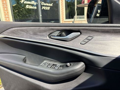 Used 2023 Jeep Grand Cherokee L Limited AWD/4WD image 17