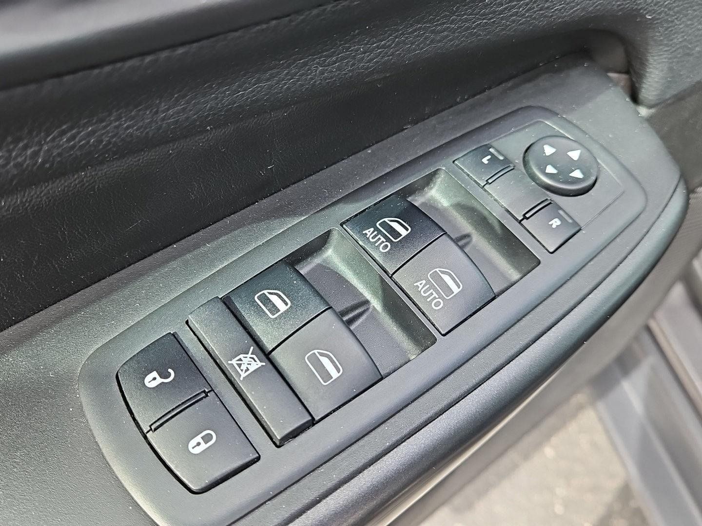 Used 2019 Jeep Cherokee Trailhawk w/ Comfort/Convenience Group AWD/4WD image 20
